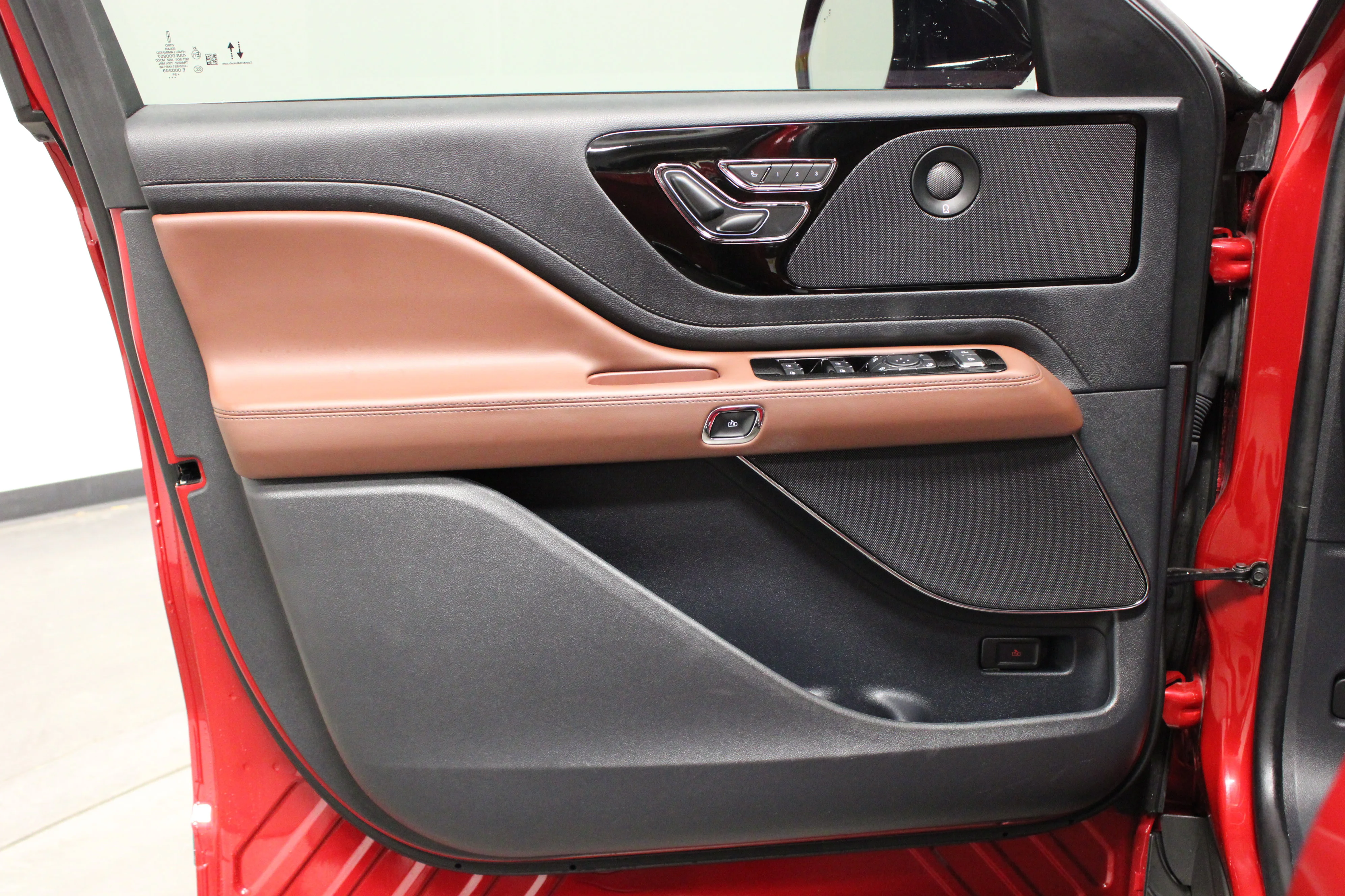 Used 2025 Red Carpet Tinted Clearcoat Lincoln Reserve image 21