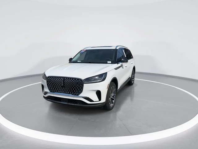Used 2025 White Lincoln Reserve image 3