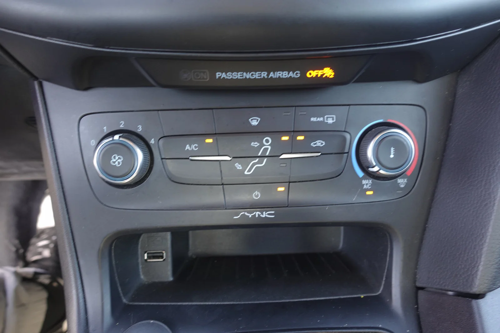 Used 2018 Oxford White Ford S image 22