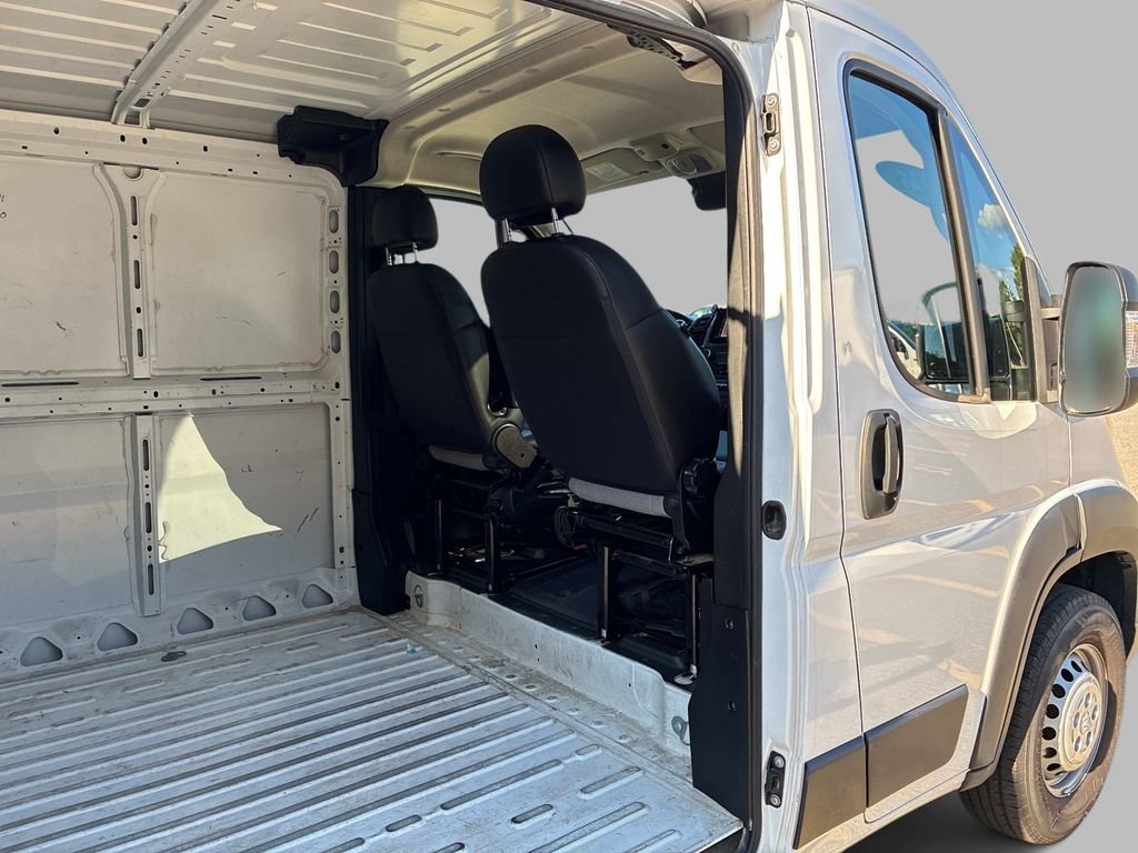 Used 2025 White Ram Base image 11