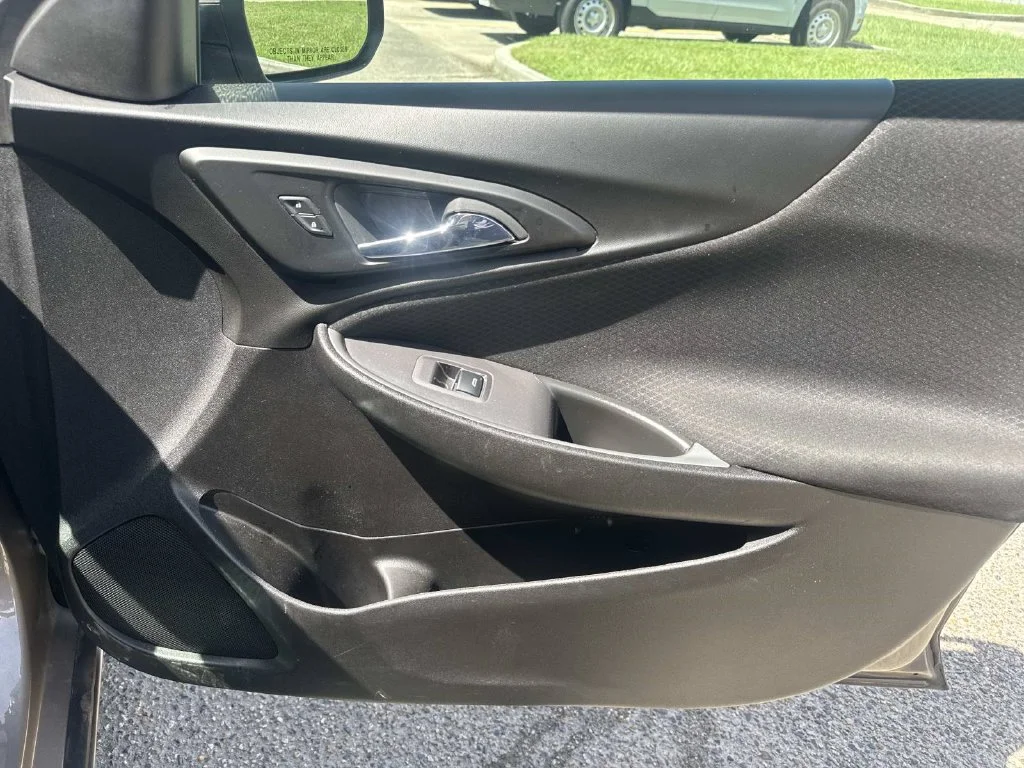 Used 2023 Gray Chevrolet LT image 27