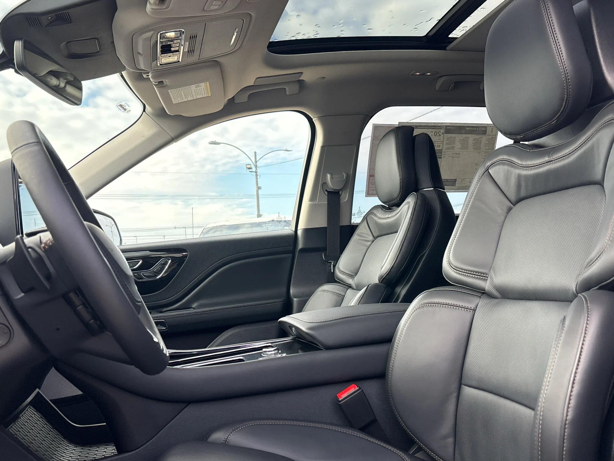 New 2026 Whisper Blue Metallic Clearcoat Lincoln Reserve® image 9
