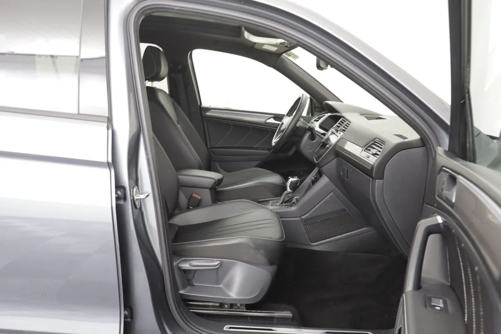 Used 2023 Platinum Gray Metallic Volkswagen 2.0T SE R-Line Black image 18