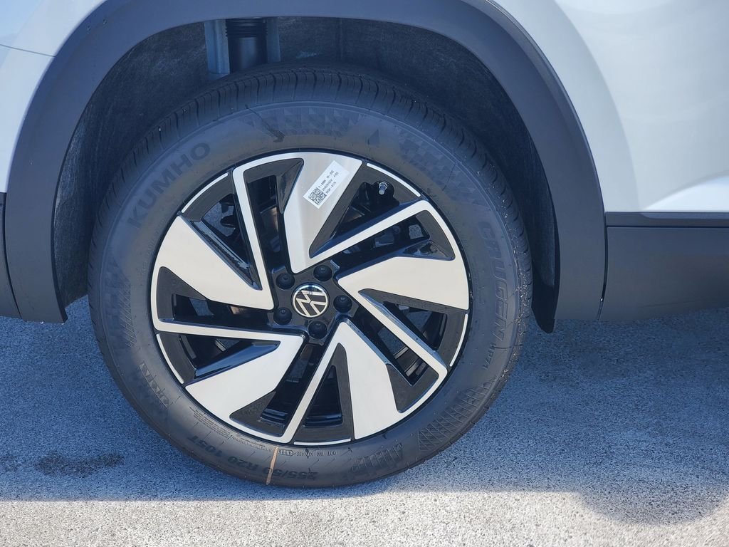 New 2026 White/off-white Volkswagen 2.0T SE w/Technology image 5