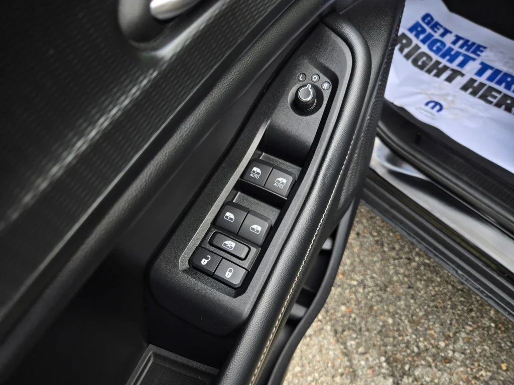 Used 2023 Black Jeep Laredo image 12
