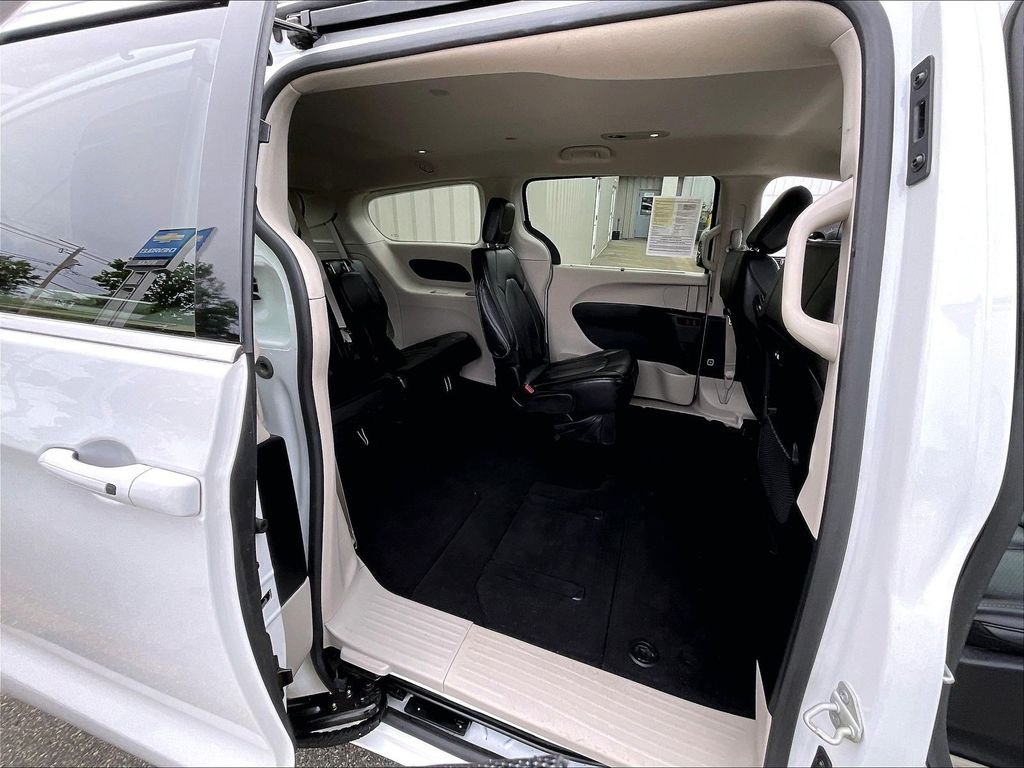 Used 2023 White Chrysler Touring L image 16