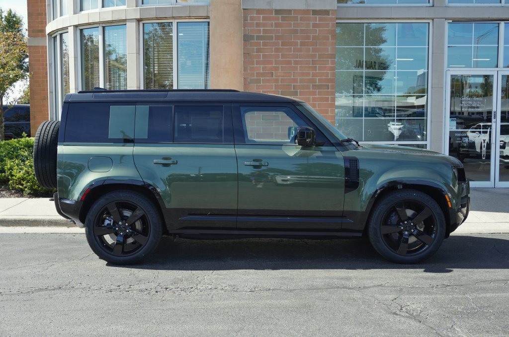 New 2026 Woolstone Green Land Rover X-Dynamic SE image 7
