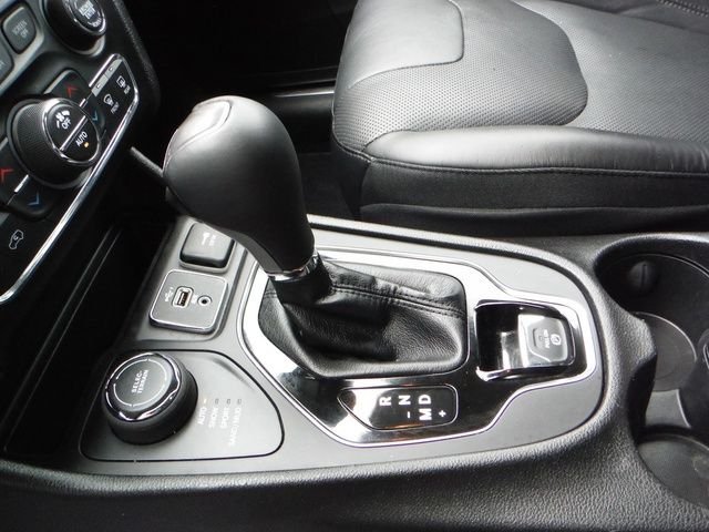 Used 2020 Silver Jeep Limited image 20