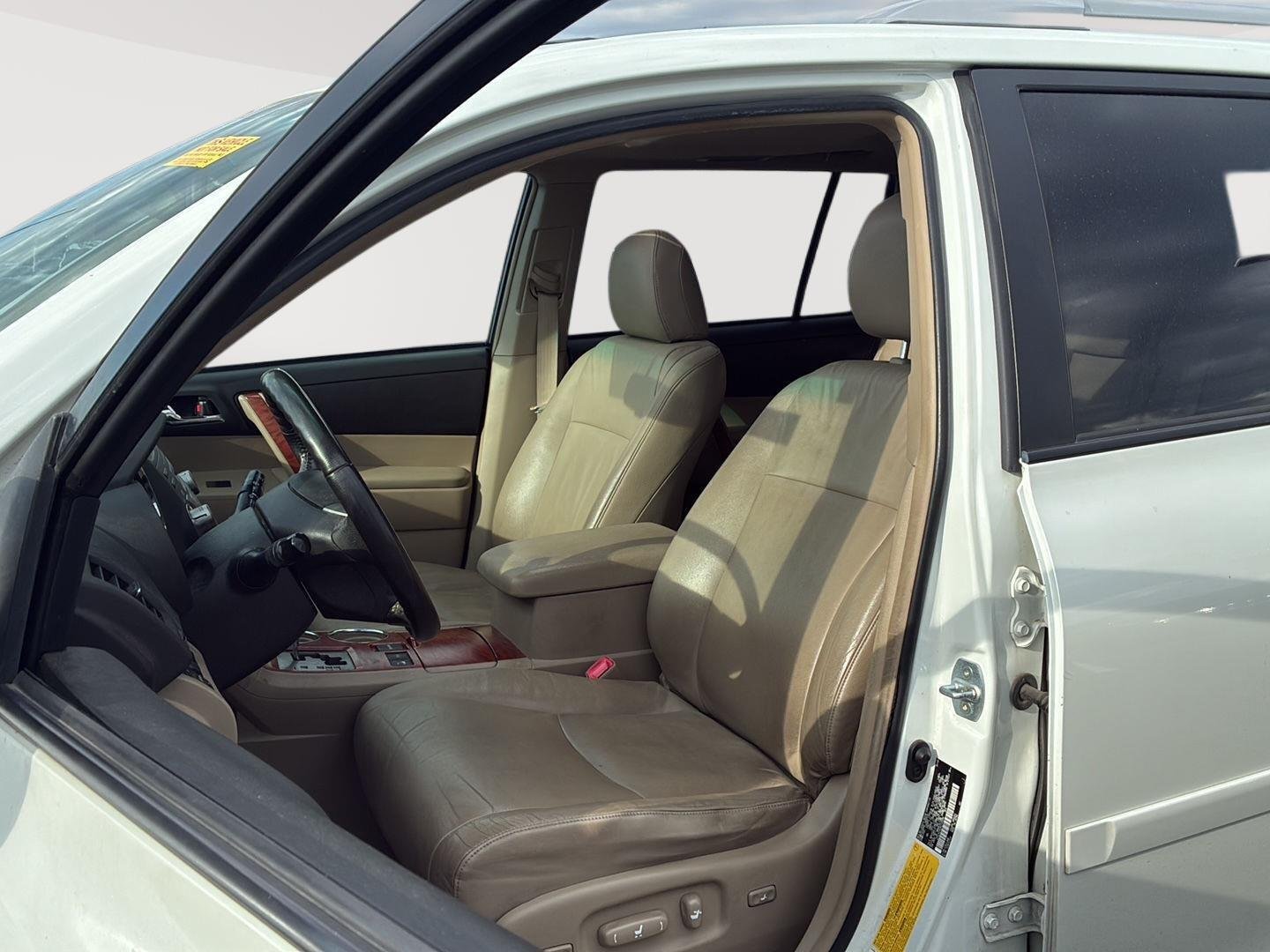 Used 2008 Blizzard Pearl Toyota Limited image 3