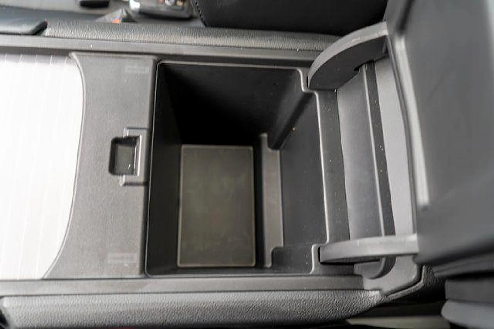 Used 2020 White Acura  image 36