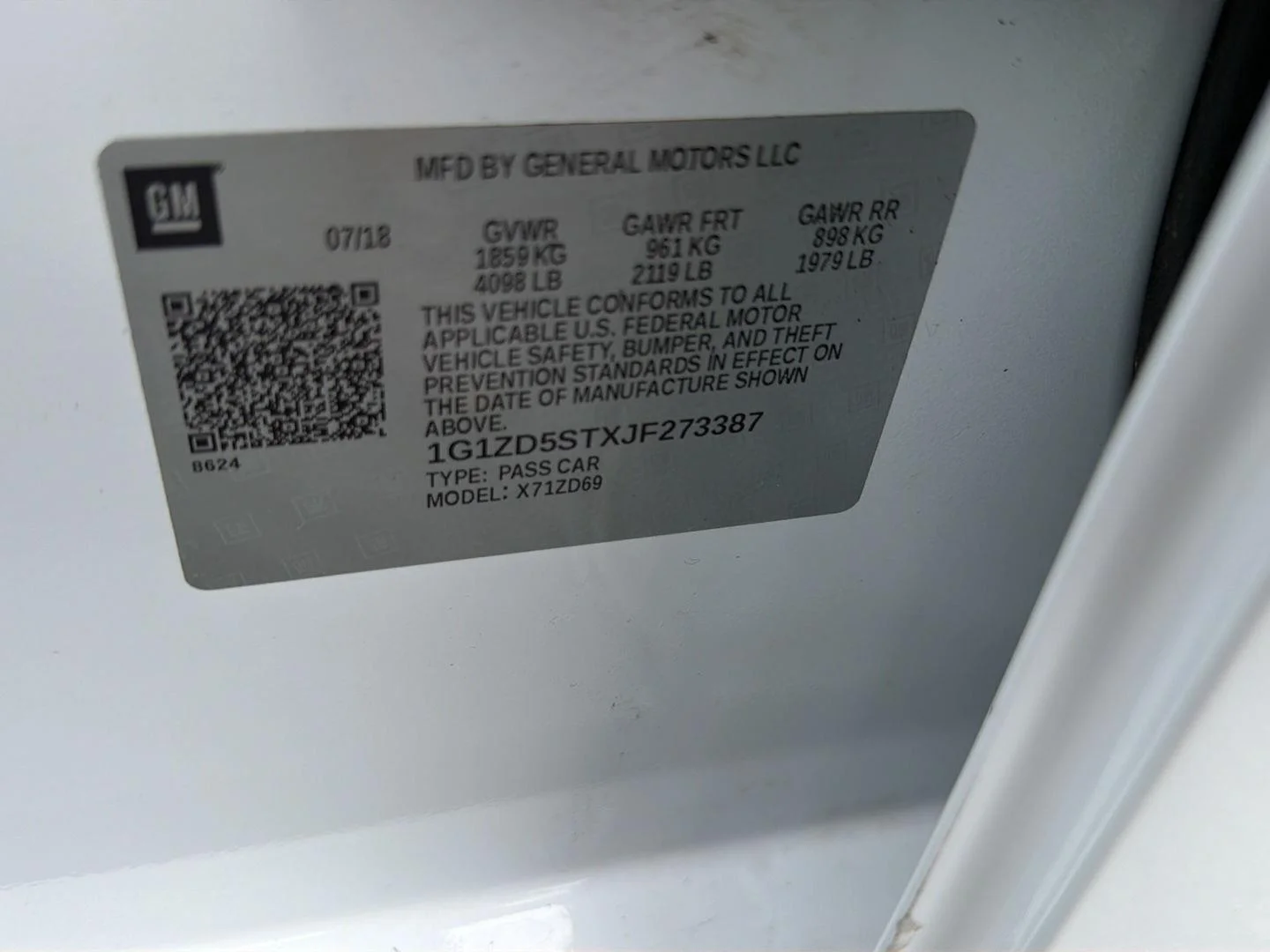 Used 2018 Summit White Chevrolet LT image 38