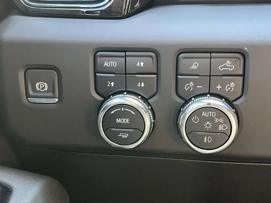 Used 2025 Sterling Metallic GMC AT4 image 26