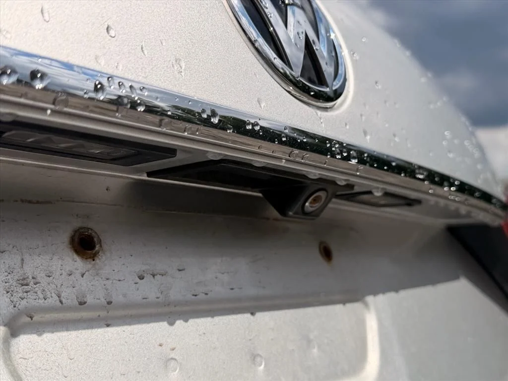 Used 2016  Volkswagen  image 9