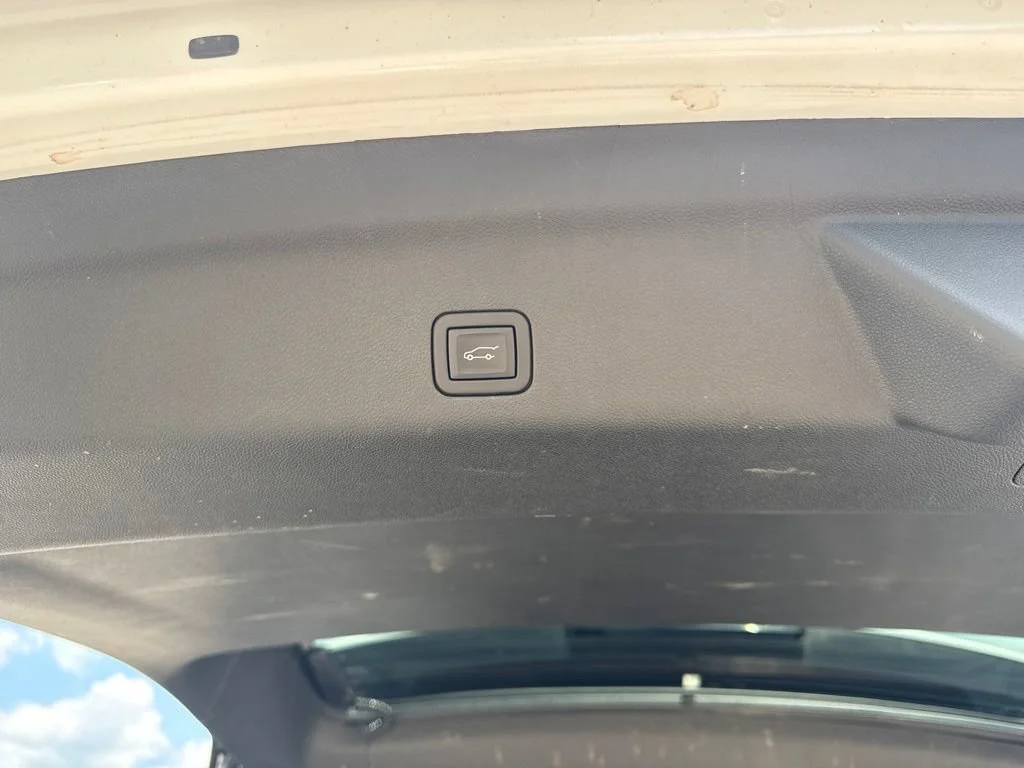 Used 2024 Summit White Chevrolet Premier image 37