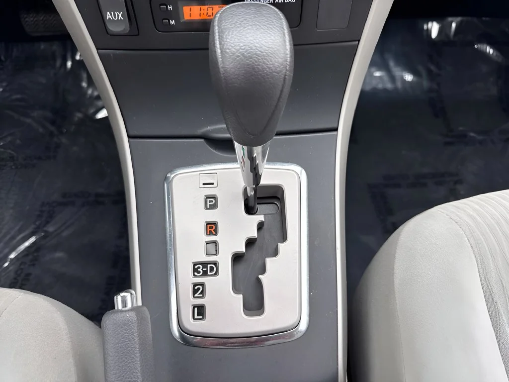 Used 2010 Silver Toyota LE image 12