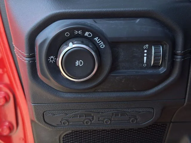 Used 2025 Red Jeep Sahara image 31