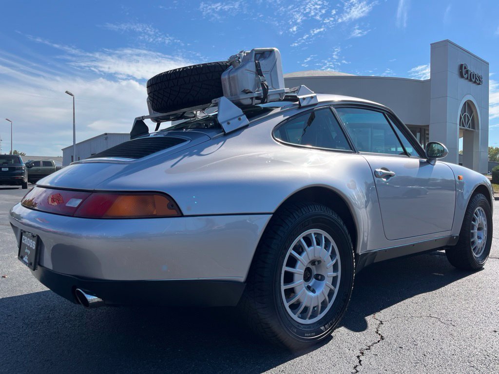 Used 1995  Porsche Carrera 4 image 37
