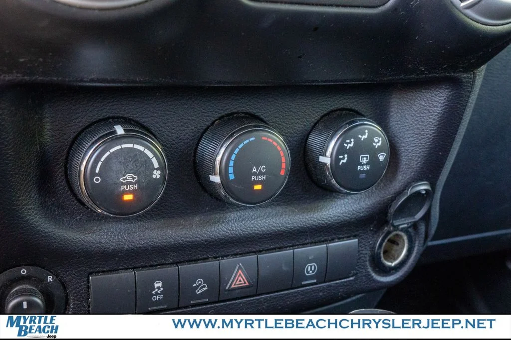 Used 2018 Granite Crystal Metallic Clearcoat Jeep Unlimited Sahara image 24