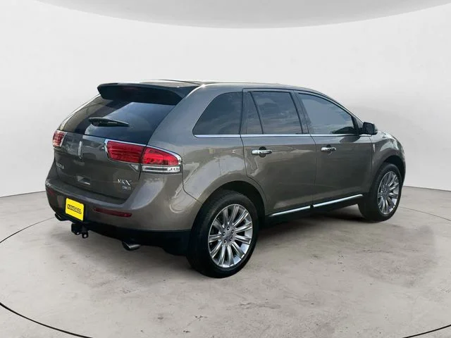 Used 2012 Gray Lincoln Base image 5