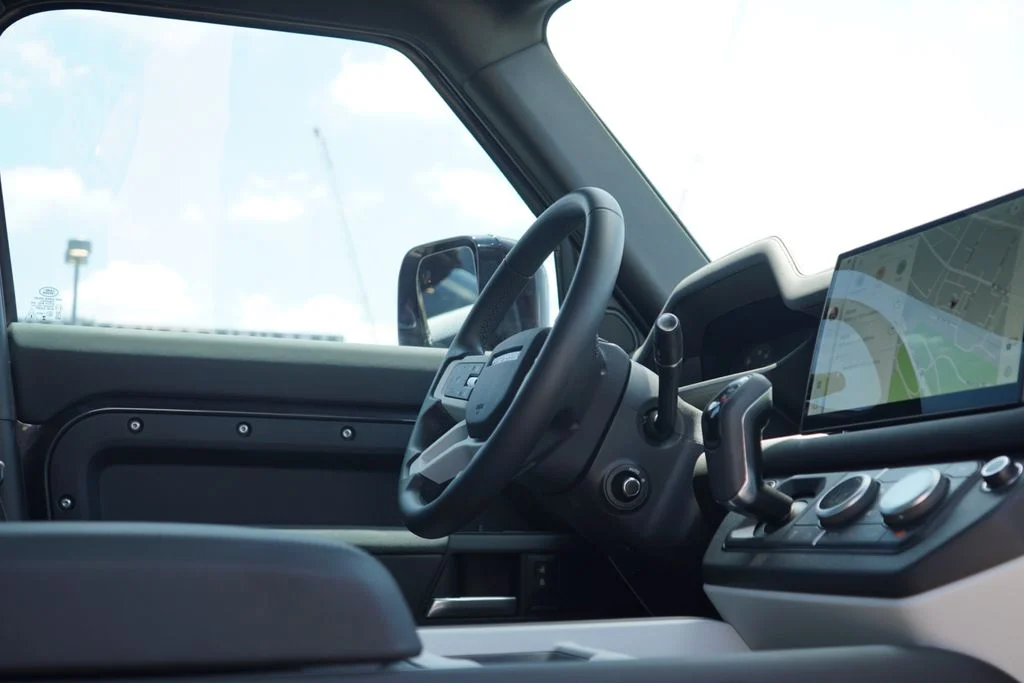 2025 Land Rover Defender S - Photo 32