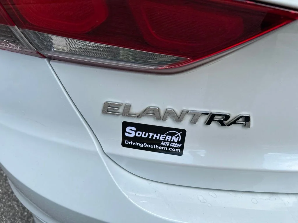 Used 2017 White Hyundai Eco image 11
