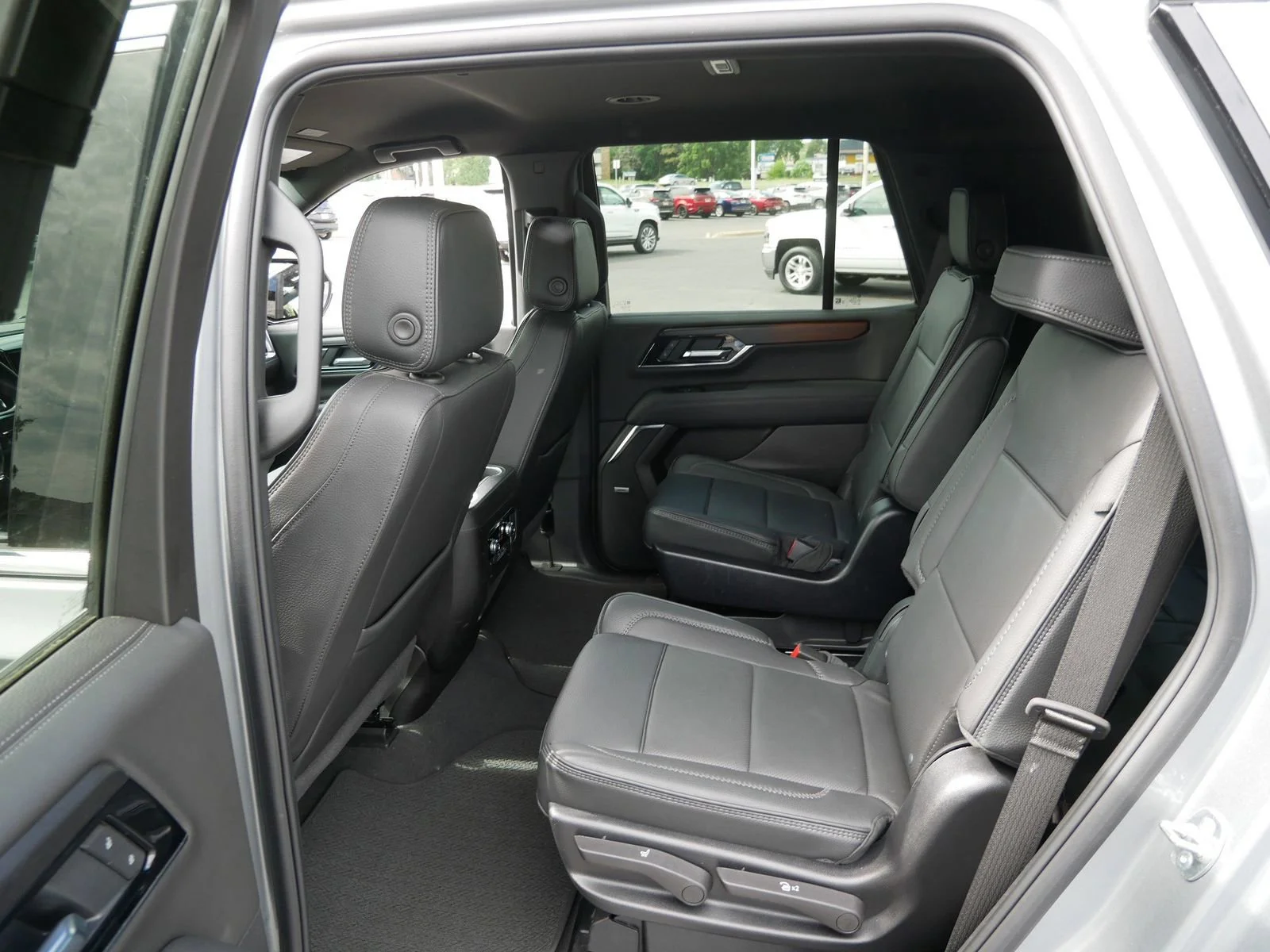 Used 2025 Sterling Metallic GMC Denali image 10