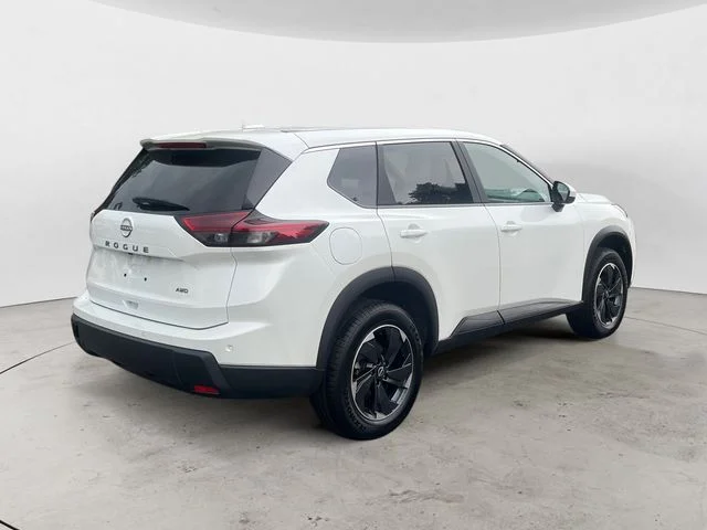 Used 2025 White Nissan SV image 5