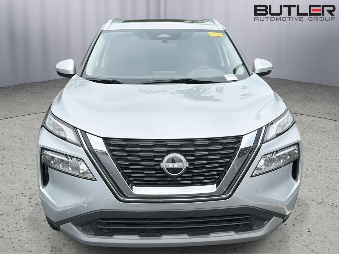 Used 2022 Brilliant Silver Metallic Nissan SV image 3
