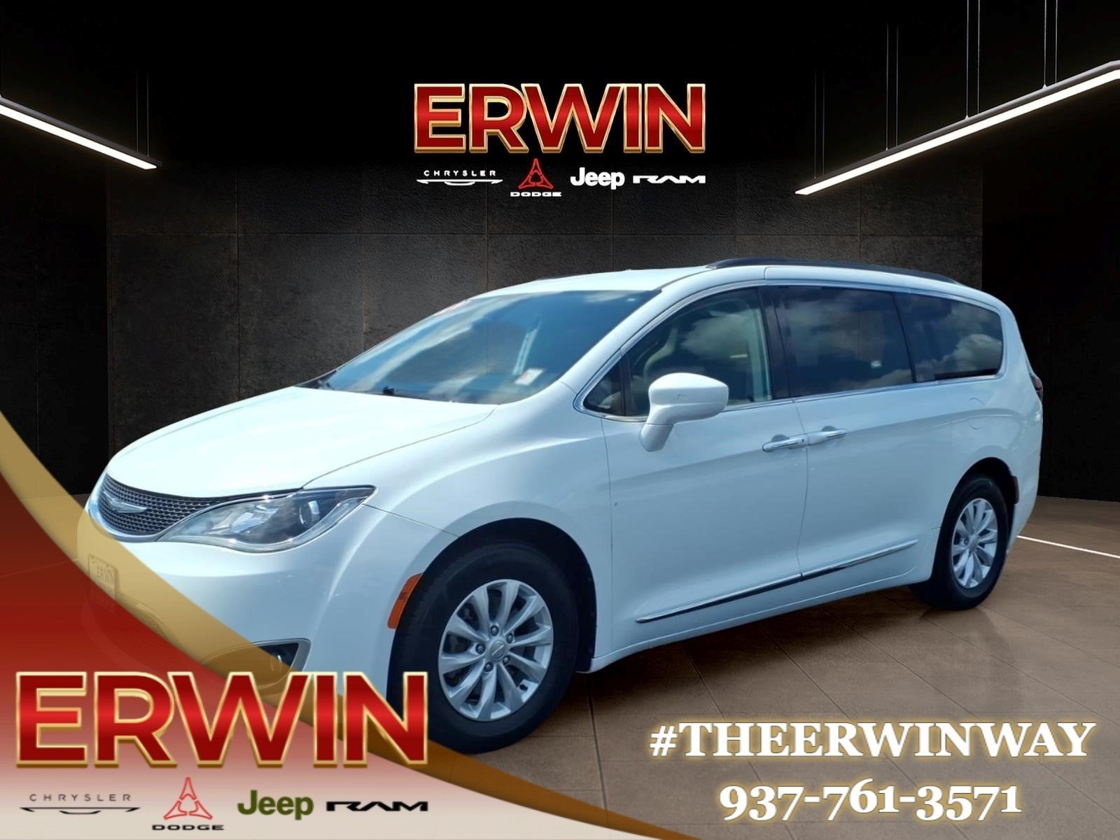Used 2017 Bright White Clear Coat Chrysler Touring-L image 3