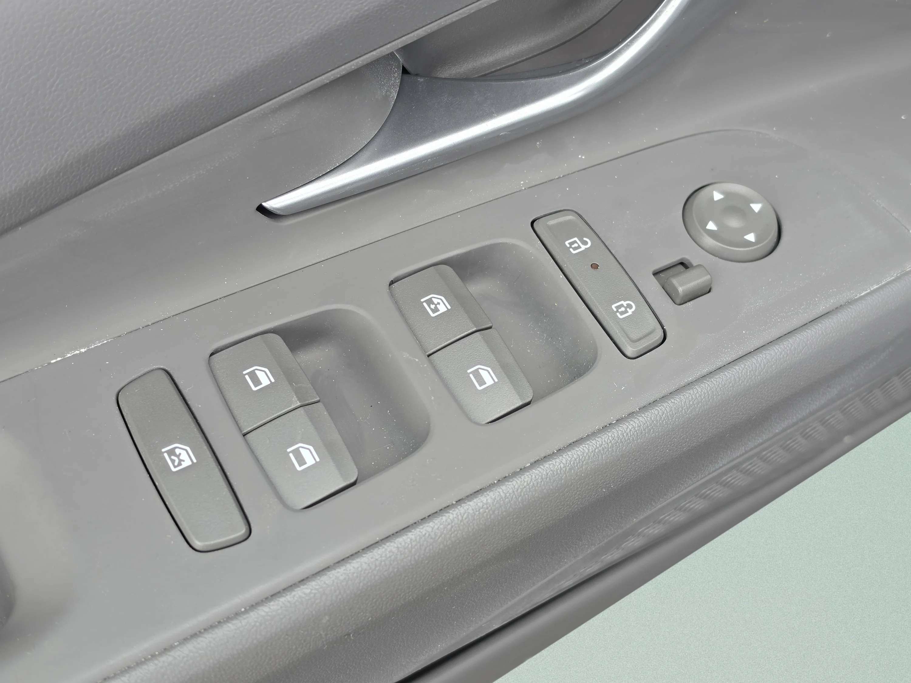 Used 2025 Amazon Gray Hyundai SEL Convenience image 21