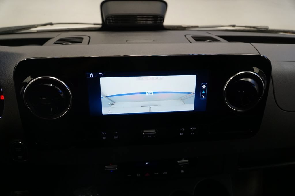 New 2025 Arctic+White Mercedes-Benz Cargo 170 WB image 34