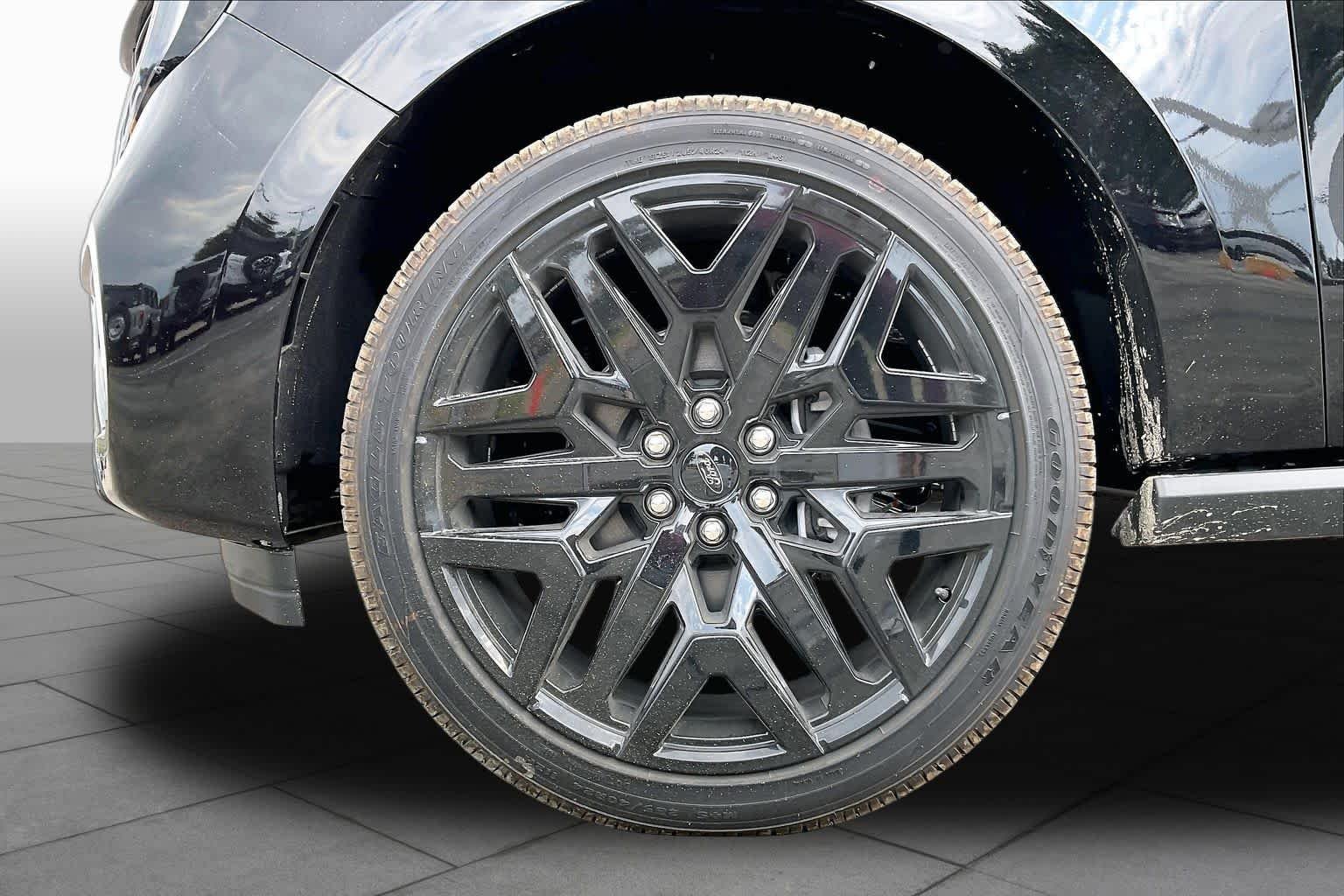 New 2027 Agate Black Metallic Ford MAX Platinum image 9