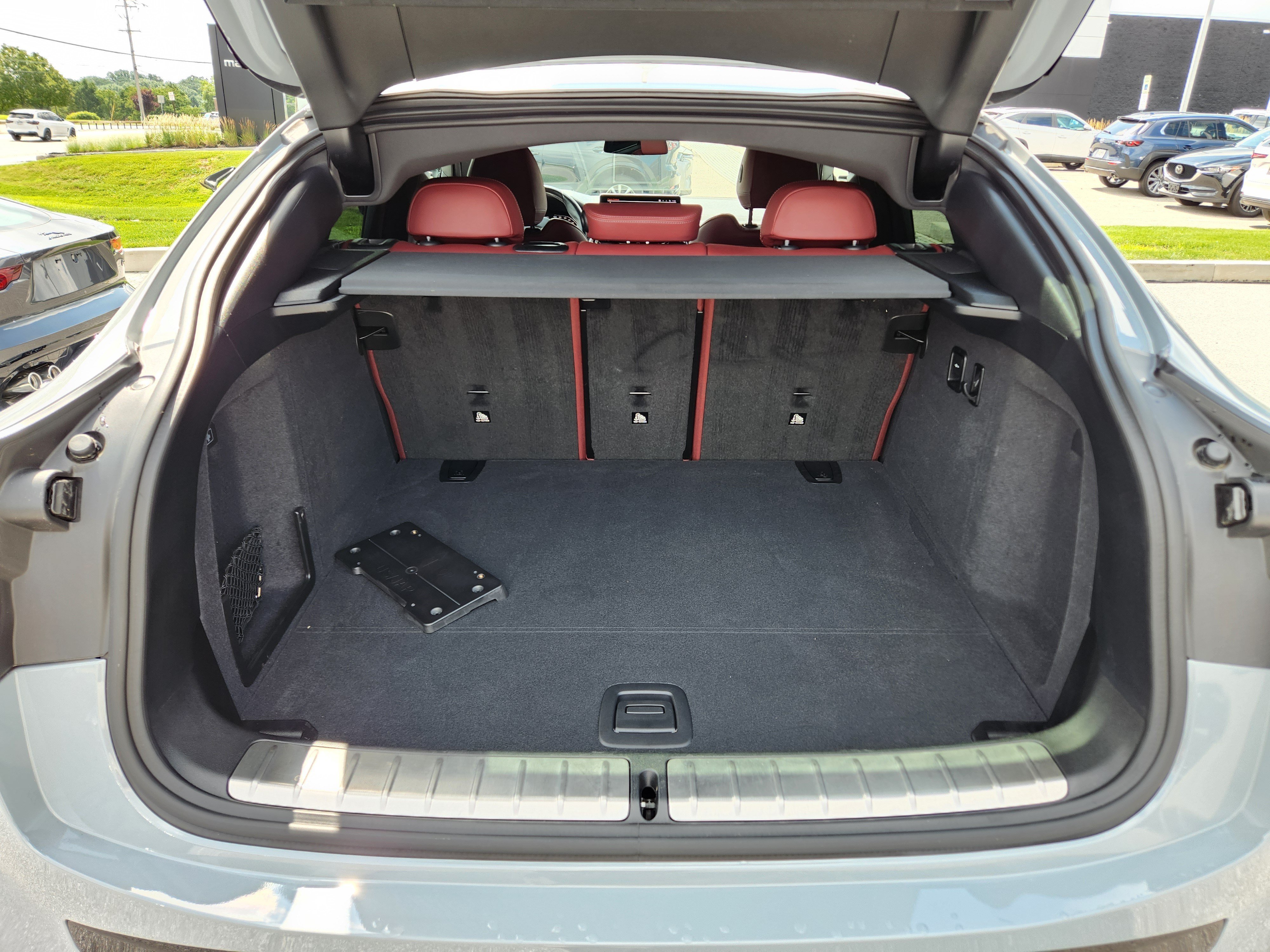 Used 2024  BMW  image 8