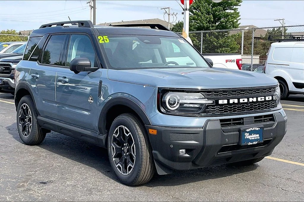 New 2025 Azure Gray Metallic Tri-Coat Ford Outer Banks® image 35