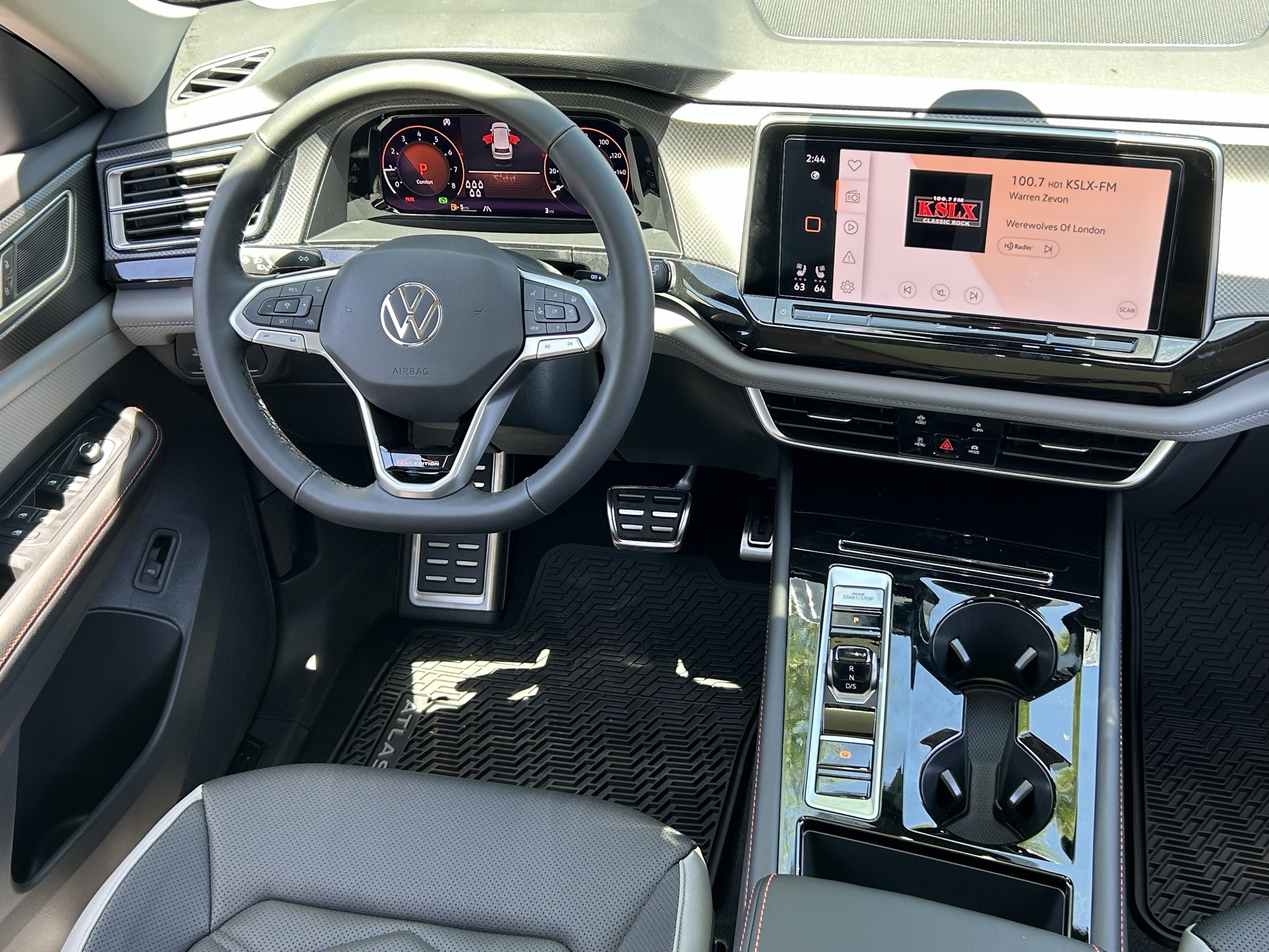 New 2026 Deep Black Pearl Volkswagen 2.0T Peak Edition image 10