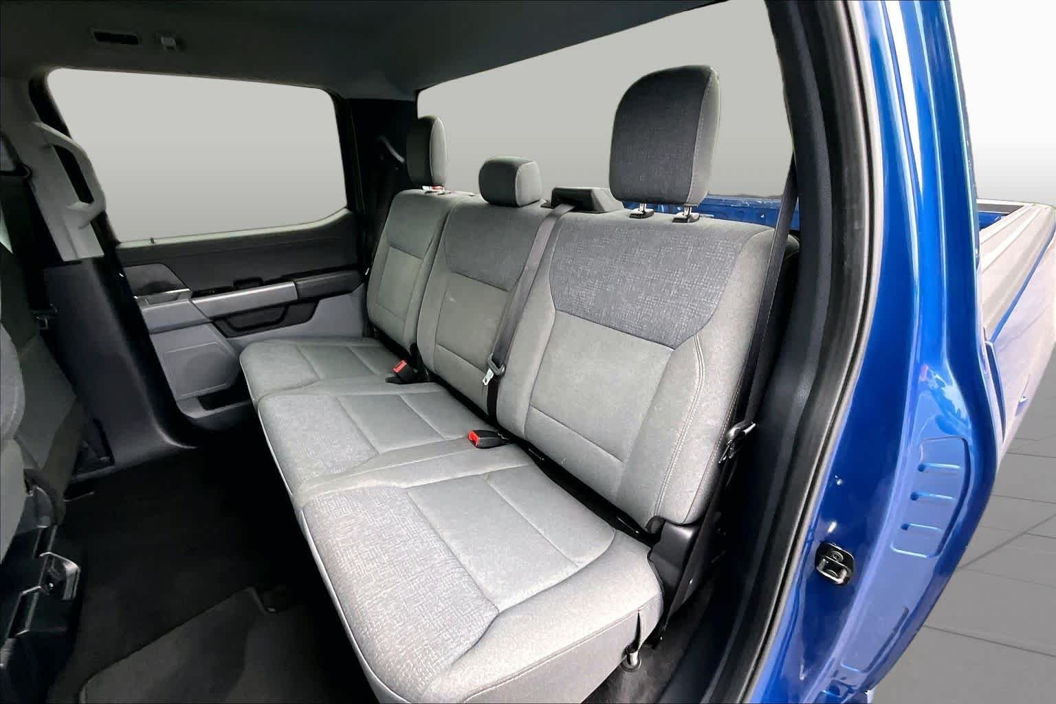 Used 2025 Atlas Blue Metallic Ford XLT image 18