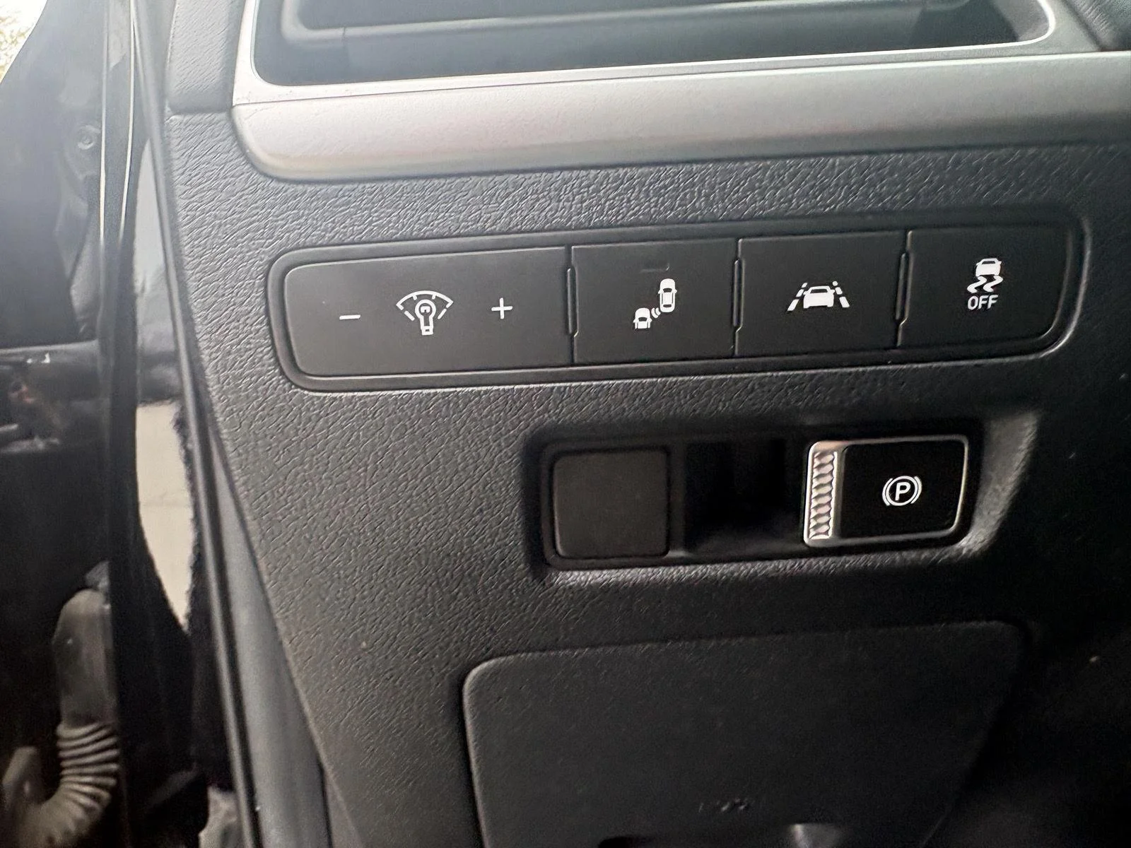 Used 2020 Black Hyundai SEL image 16