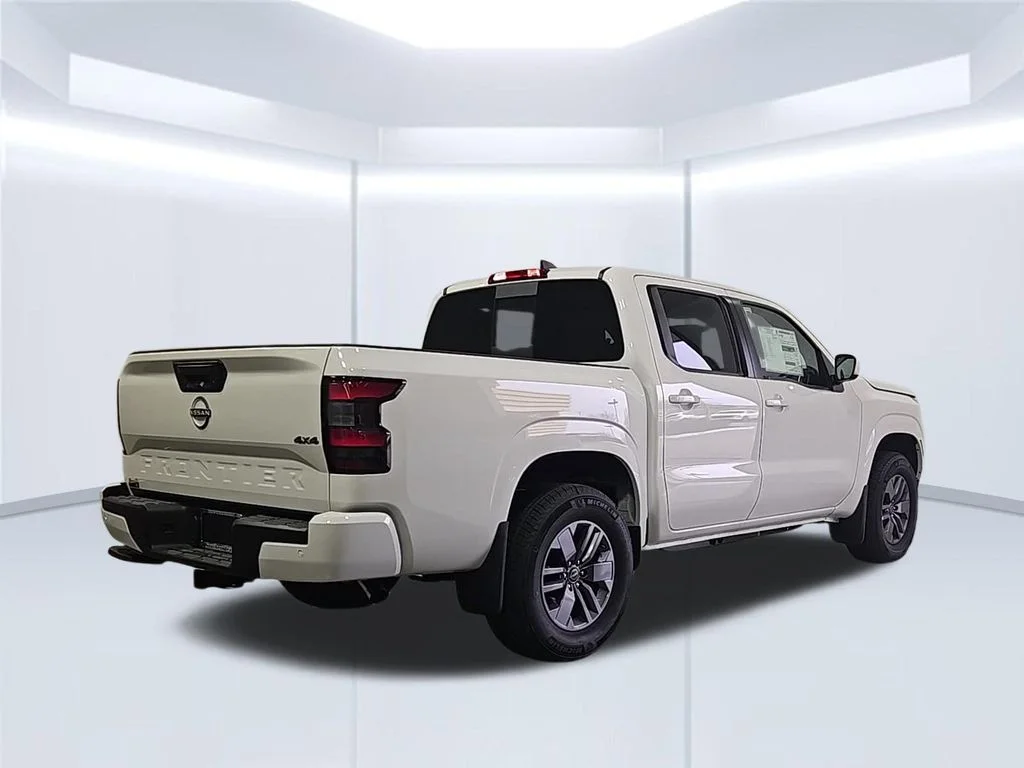New 2026 Glacier White Nissan Crew Cab SV image 5