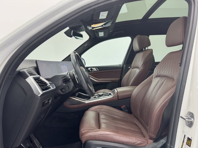Used 2023 Mineral White Metallic BMW xDrive40i image 19