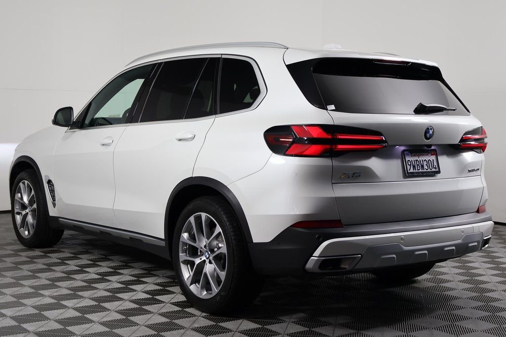 Certified Used 2026 White Metallic BMW xDrive40i image 6