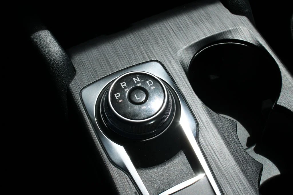 Used 2022 Oxford White Ford SE image 23