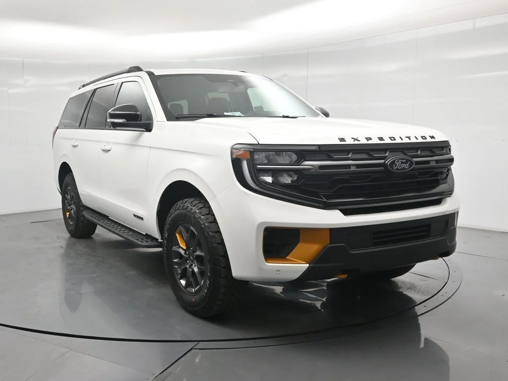 New 2026 Star White Metallic Tri-Coat Ford Tremor image 53