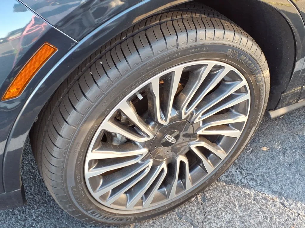Used 2020 Blue Lincoln Reserve image 24