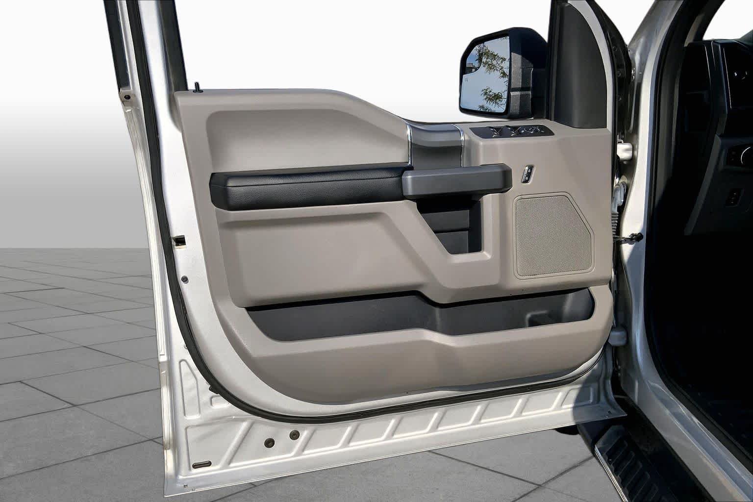 Used 2017 Ingot Silver Metallic Ford XLT image 21