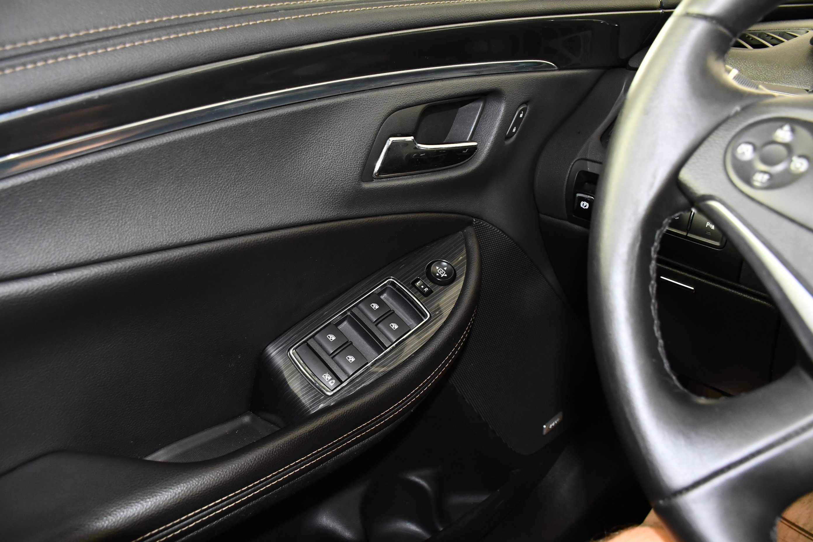 Used 2020 White Chevrolet Premier image 32