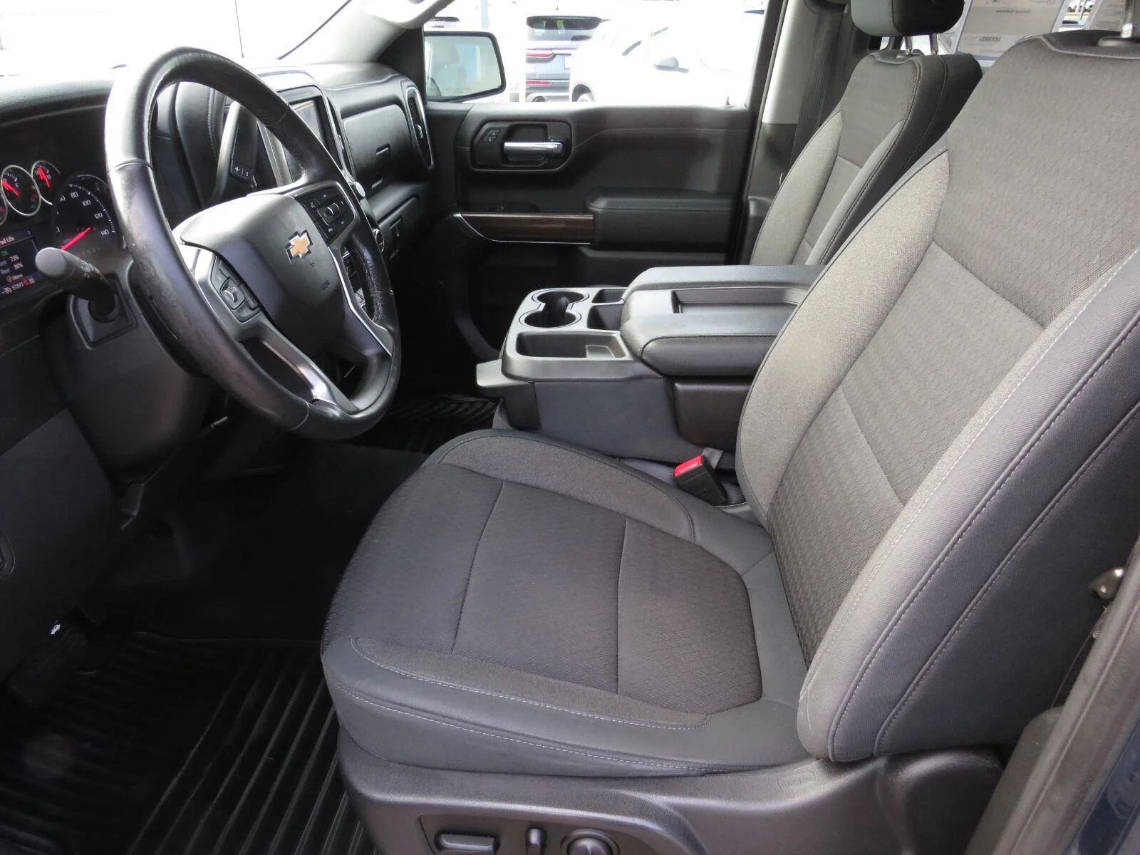 Used 2019  CHEVROLET TRUCK  image 21