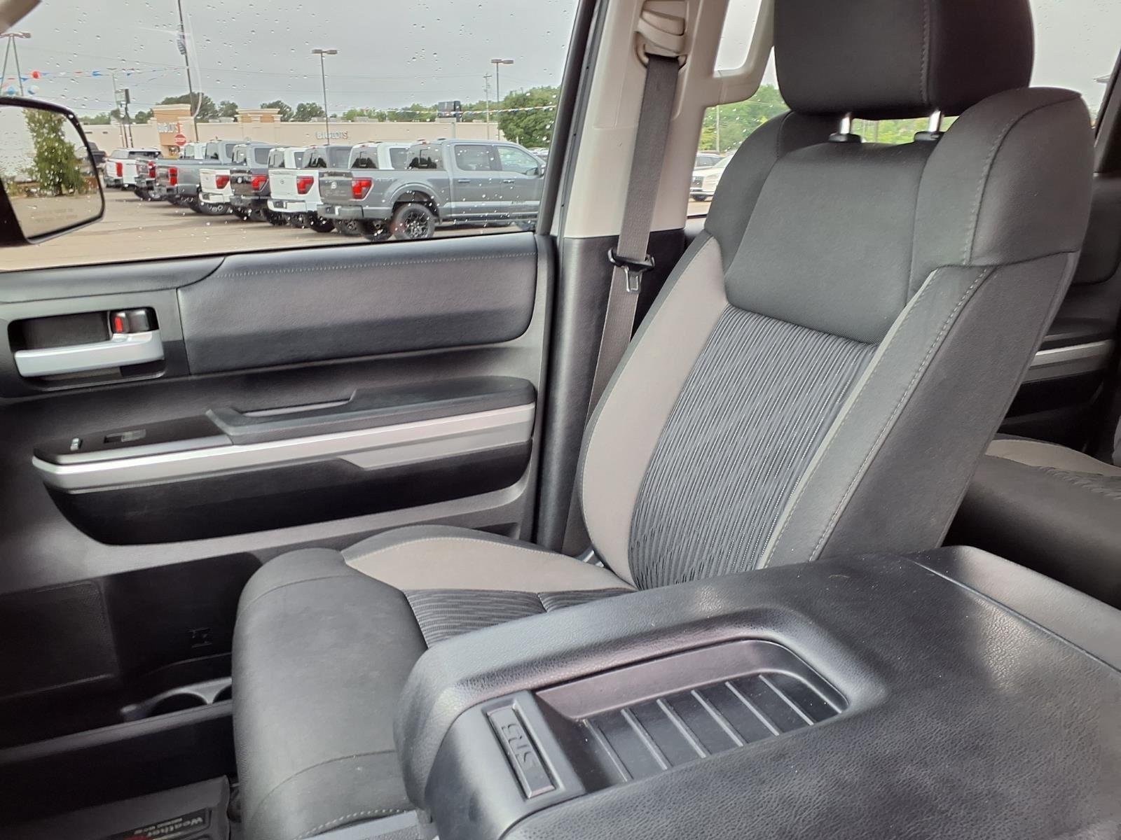 Used 2017 Magnetic Gray Metallic Toyota SR5 image 21