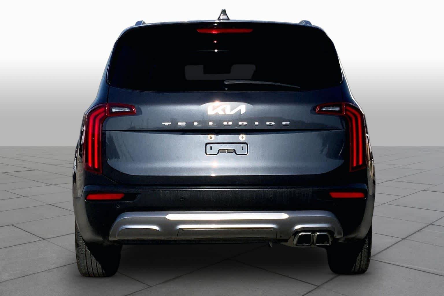 Used 2022 Gravity Grey Kia EX image 5