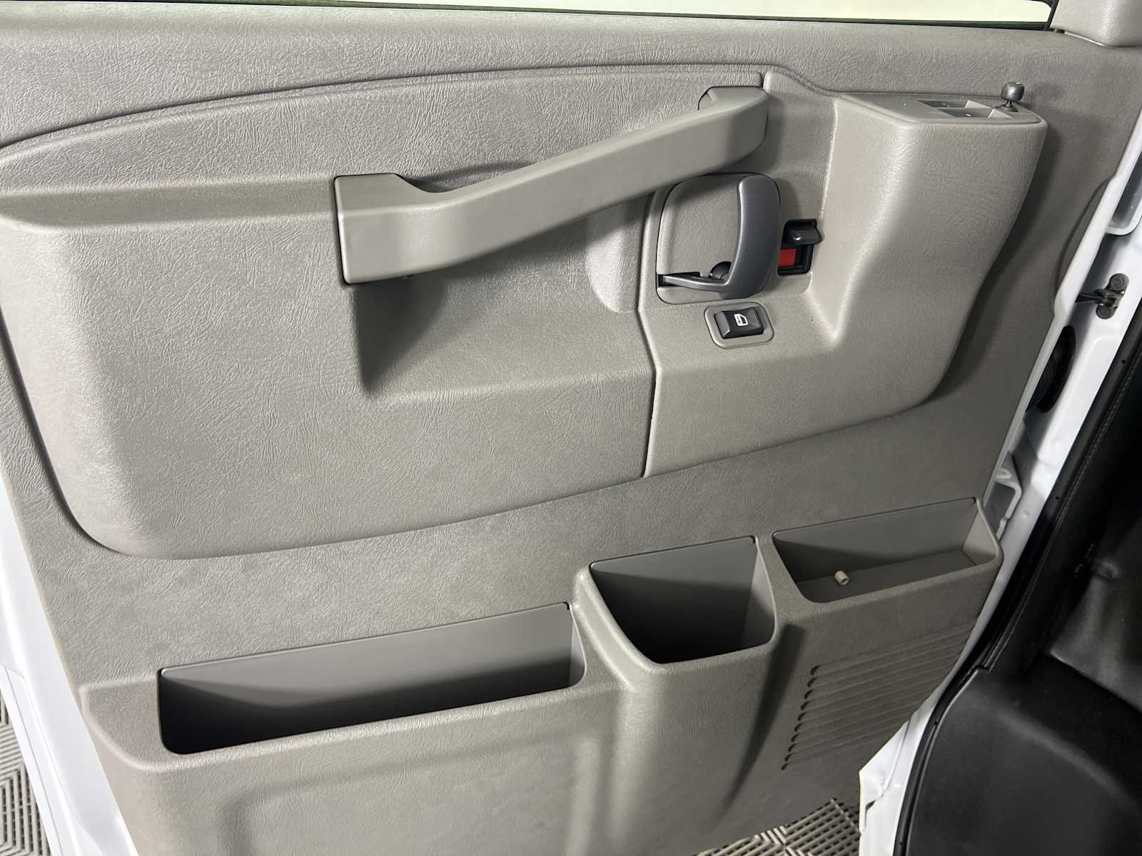 2025 GMC Savana Cargo Work Van - Photo 8