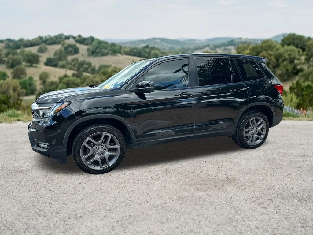 Used 2023  Honda EX-L image 4